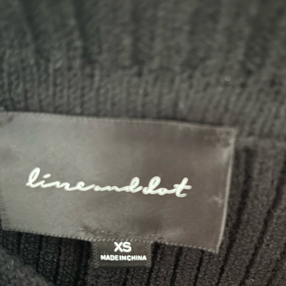 Line & Dot knit mini wrap skirt - Picture 7 of 8